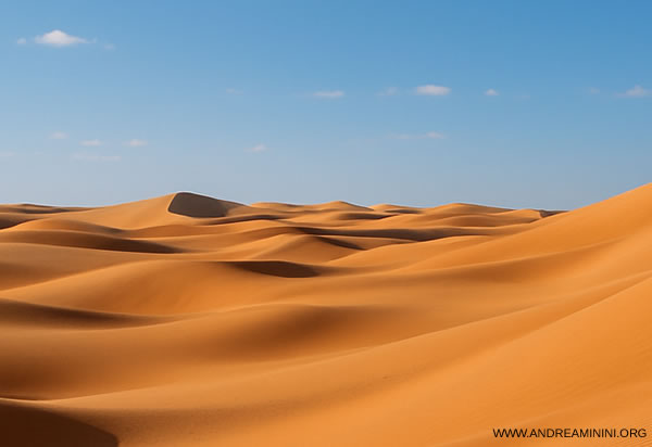 dunes de sable illustrant la granularité